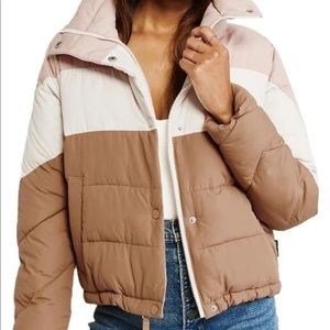 NWT Abercrombie & Fitch Women’s Mini Puffer Jacket Blush Multi size XL
